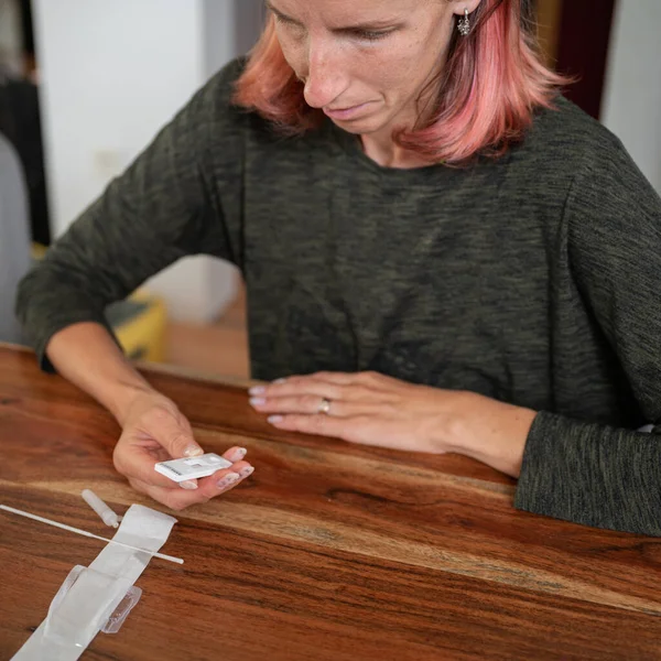 Young Woman Waiting See Result Covid19 Home Self Testing Stick — Stock Photo, Image