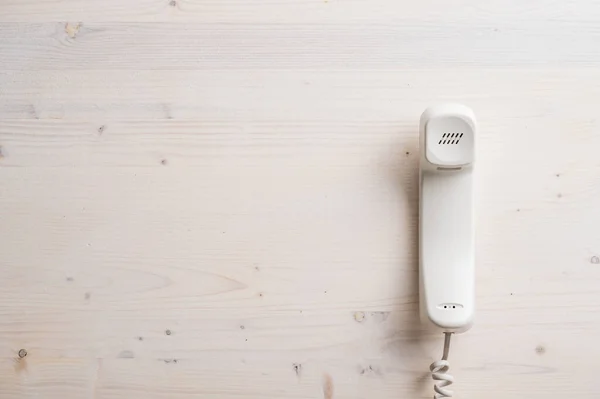 Portatile Telefono Fisso Bianco Posizionato Una Semplice Scheda Legno Con — Foto Stock