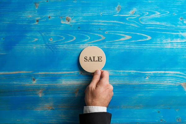 Hand Businessman Placing Wooden Cut Circle Word Sale Cut Blue — Stock Photo, Image