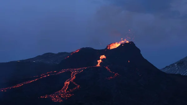 Vulkanausbruch Bei Sonnenuntergang Ein Kleiner Vulkanausbruch Fagradalsfjall Südwesten Islands März — Stockfoto