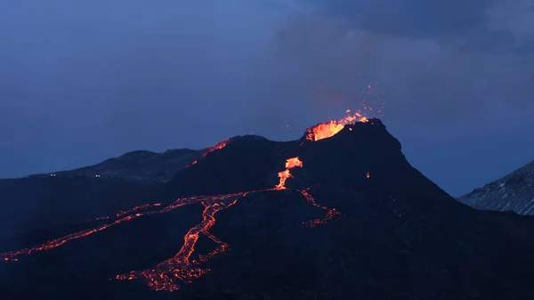 Vulkanausbruch Bei Sonnenuntergang Ein Kleiner Vulkanausbruch Fagradalsfjall Südwesten Islands März Stockbild