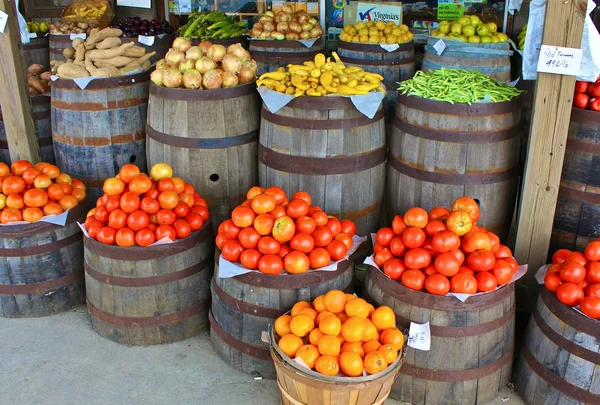 Tomates e outros produtos na Country Store — Fotografia de Stock