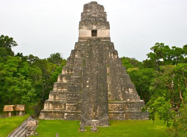 Tikal piramit Guatemala