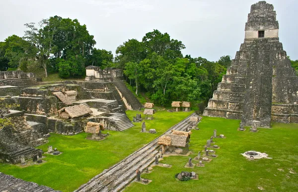 Complexo da Pirâmide de Tikal na Guatemala — Fotografia de Stock