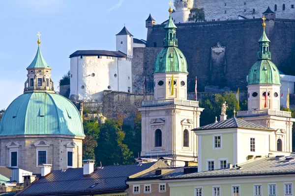 Domos da Igreja de Salzburgo Fotos De Bancos De Imagens