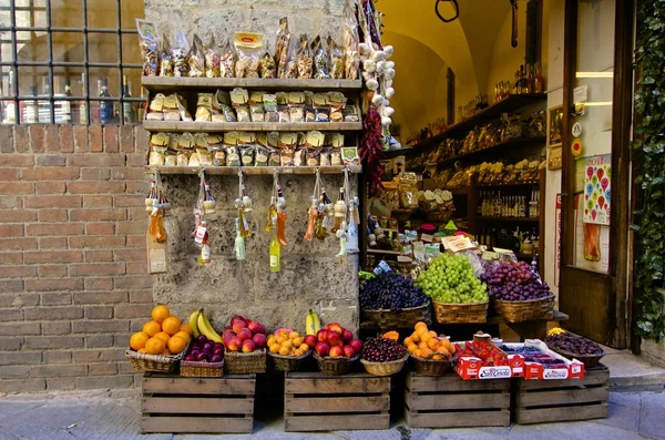 Tienda de vinos y frutas Siena — Foto de Stock