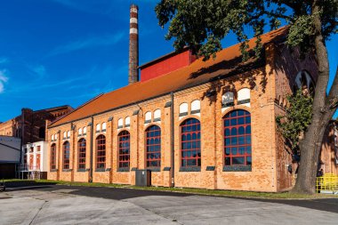 Wroclaw, Polonya - 2 Eylül 2020: Eski pompalama istasyonu binası cephesi