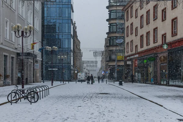 Wrocław Polska Grudnia 2020 Ulica Oławska Przy Rynku Pełnym Śniegu — Zdjęcie stockowe