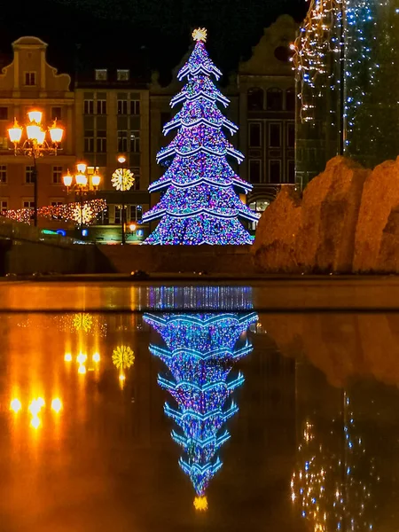 Wroclaw Polônia Dezembro 2020 Árvore Natal Colorida Alta Praça Mercado — Fotografia de Stock