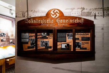 Cracow, Polonya - Şubat 2021: Oskar Schindler 'in Enamelware Factory Museum' daki Sergi 