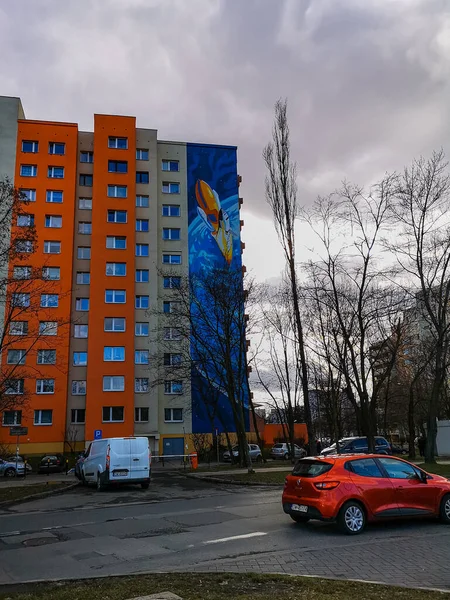 Wroclaw Polonya Mart 2021 Yüksek Apartman Blokları Roketli Boyalı Duvar — Stok fotoğraf