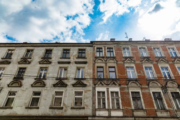 Façade Deux Vieux Blocs Appartements Par Temps Nuageux Ensoleillé — Photo