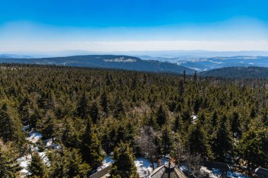 Baykuş Dağları 'nın güzel manzarası Kule' nin tepesinden görünüyor