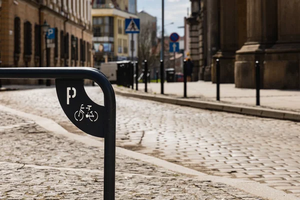 Legnica Polonia Abril 2021 Pequeño Poste Acero Como Estacionamiento Para — Foto de Stock