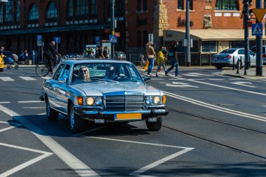 Wroclaw, Polonya - Mayıs 2021: Klasik Wroclaw Bölgesi 'nin eski eski vagonlarında gezinme