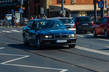 Wroclaw, Polonya - Mayıs 2021: Klasik Wroclaw Bölgesi 'nin eski eski vagonlarında gezinme