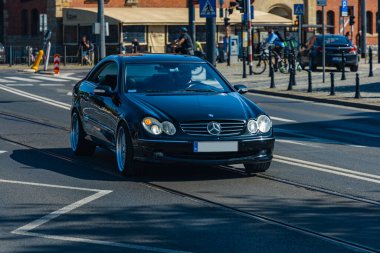 Wroclaw, Polonya - Mayıs 2021: Klasik Wroclaw Bölgesi 'nin eski eski vagonlarında gezinme