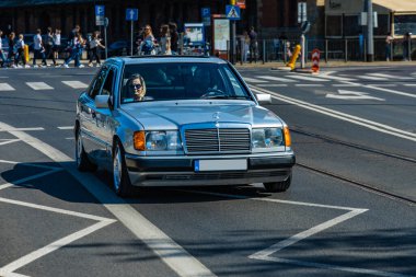 Wroclaw, Polonya - Mayıs 2021: Klasik Wroclaw Bölgesi 'nin eski eski vagonlarında gezinme