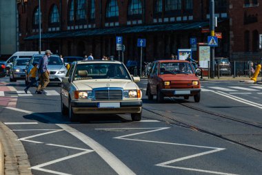 Wroclaw, Polonya - Mayıs 2021: Klasik Wroclaw Bölgesi 'nin eski eski vagonlarında gezinme