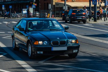 Wroclaw, Polonya - Mayıs 2021: Klasik Wroclaw Bölgesi 'nin eski eski vagonlarında gezinme