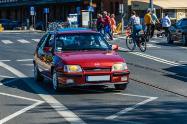 Wroclaw, Polonya - Mayıs 2021: Klasik Wroclaw Bölgesi 'nin eski eski vagonlarında gezinme