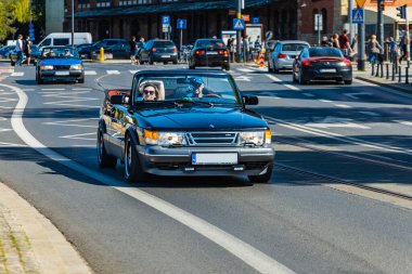 Wroclaw, Polonya - Mayıs 2021: Klasik Wroclaw Bölgesi 'nin eski eski vagonlarında gezinme