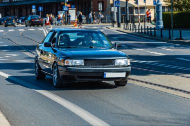 Wroclaw, Polonya - Mayıs 2021: Klasik Wroclaw Bölgesi 'nin eski eski vagonlarında gezinme