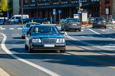 Wroclaw, Polonya - Mayıs 2021: Klasik Wroclaw Bölgesi 'nin eski eski vagonlarında gezinme