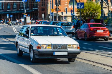 Wroclaw, Polonya - Mayıs 2021: Klasik Wroclaw Bölgesi 'nin eski eski vagonlarında gezinme