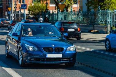 Wroclaw, Polonya - Mayıs 2021: Klasik Wroclaw Bölgesi 'nin eski eski vagonlarında gezinme