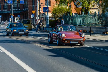 Wroclaw, Polonya - Mayıs 2021: Klasik Wroclaw Bölgesi 'nin eski eski vagonlarında gezinme