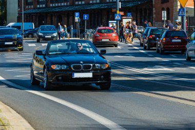 Wroclaw, Polonya - Mayıs 2021: Klasik Wroclaw Bölgesi 'nin eski eski vagonlarında gezinme