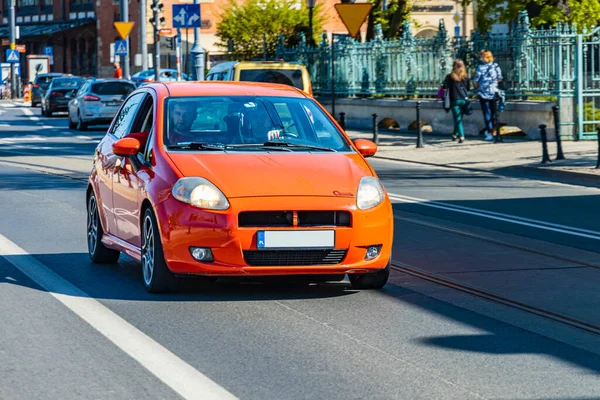 Wroclaw, Polonya - Mayıs 2021: Klasik Wroclaw Bölgesi 'nin eski eski vagonlarında gezinme