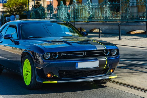 Wroclaw, Polonya - Mayıs 2021: Klasik Wroclaw Bölgesi 'nin eski eski vagonlarında gezinme