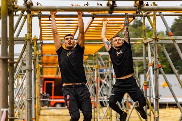 Poznan, Polonya - Haziran 2021: Yağmurlu günlerde zorlu bir engelli yarış