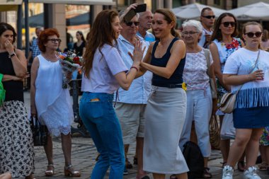 Wroclaw, Polonya - 31 Temmuz 2021: Rueda de Casino pazar meydanında açık etkinlik