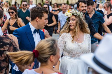 Wroclaw, Polonya - 31 Temmuz 2021: Rueda de Casino pazar meydanında açık etkinlik