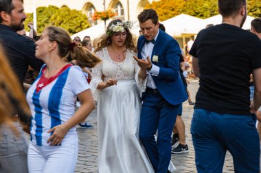 Wroclaw, Polonya - 31 Temmuz 2021: Rueda de Casino pazar meydanında açık etkinlik