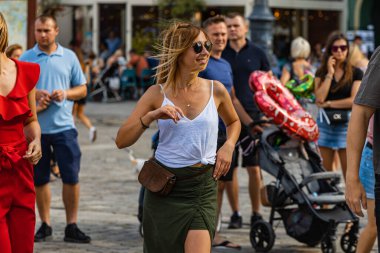 Wroclaw, Polonya - 31 Temmuz 2021: Rueda de Casino pazar meydanında açık etkinlik