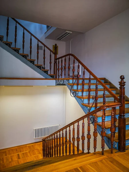 Escadaria Moderna Renovada Com Escadas Decorativas Grades — Fotografia de Stock