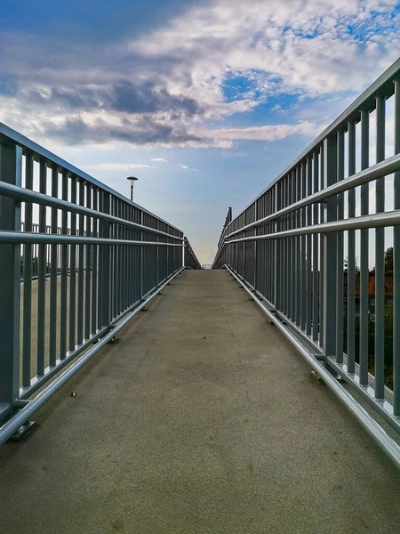 Longue Passerelle Béton Sur Autoroute Ville — Photo