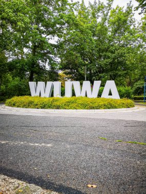 Wroclaw, Polonya - Ağustos 2021: İlçe simgesi olarak büyük harfler