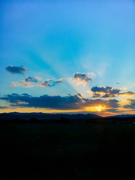 Beautiful Shining Sun Big Clouds Sunset Big Fields — Stock Photo, Image