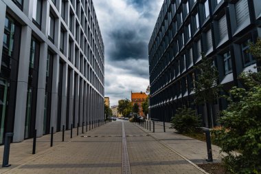 Wroclaw, Polonya - Eylül 2021: Wroclaw Teknoloji Üniversitesi kampüsündeki binalar
