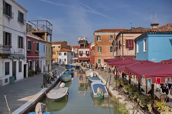 रंगीत बेट बुरानो, व्हेनिस जवळ, इटली — स्टॉक फोटो, इमेज