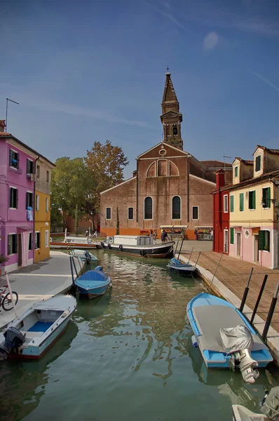 Colorful island Burano, near Venice, Italy — Stock Photo, Image