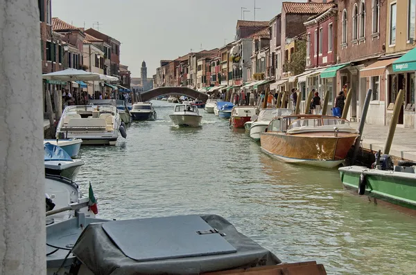 Water street (kanal) på ön murano, Venedig, Italien — Stockfoto