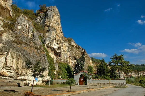 Rock klostret "st dimitrii av basarbovo" — Stockfoto