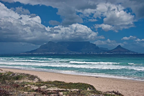 Table mountain and Cape Town from distant. — Stock Photo, Image