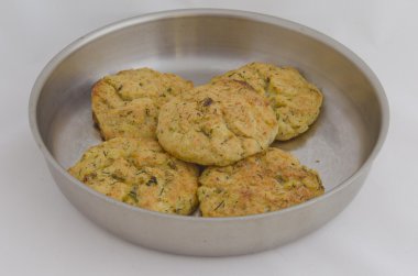 küçük bir tavada köfte